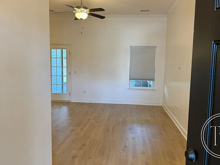 500 Thorp Cir — Photo 3