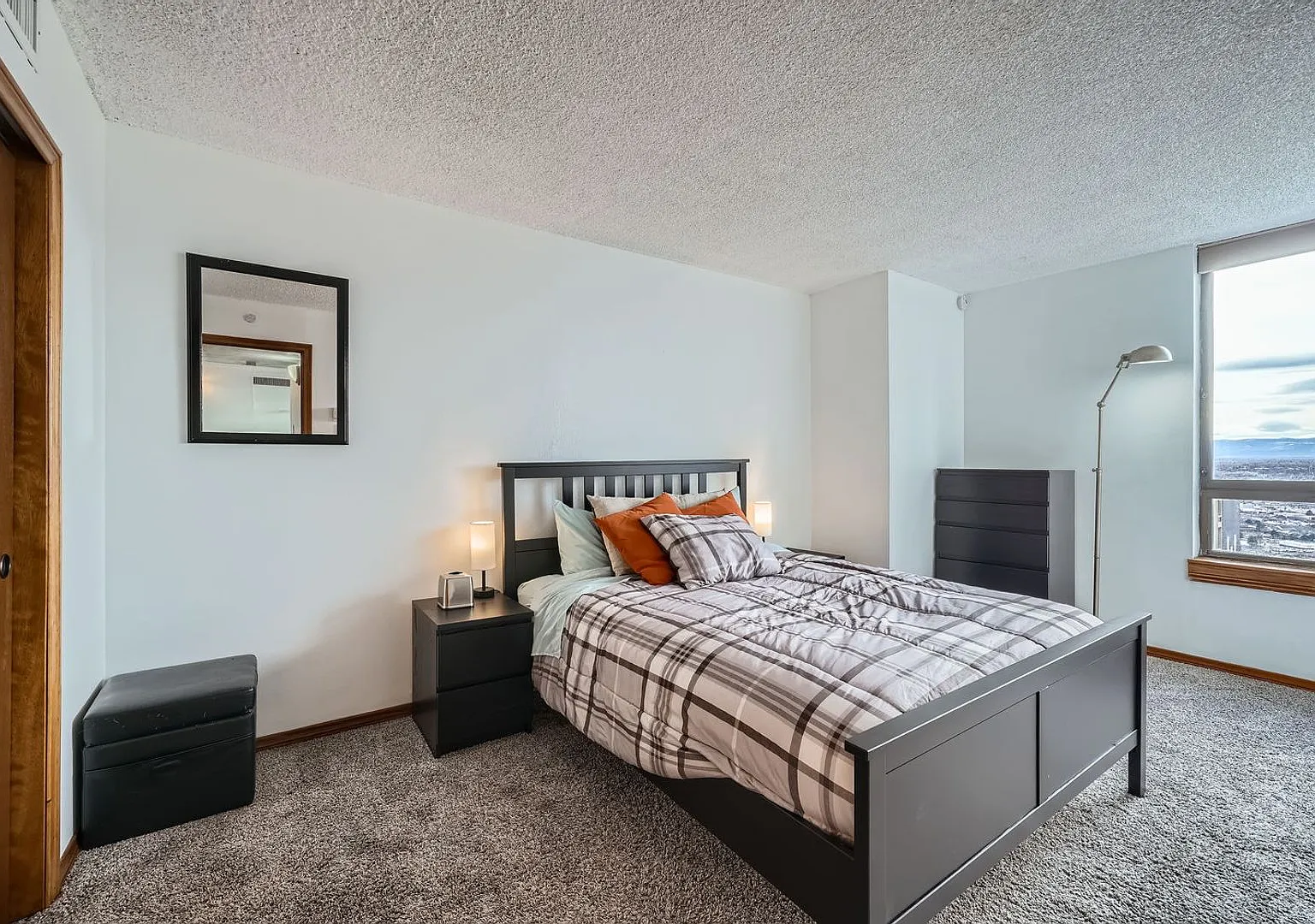 Downtown Denver Furnished 1 BDR w/ Rooftop Pool — Photo 3