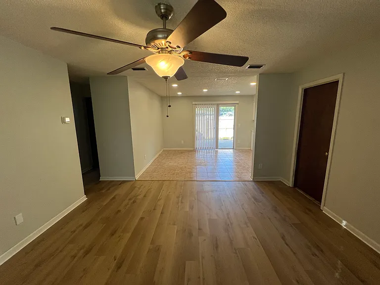 817 W Florence Ave — Photo 6