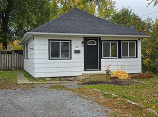 257 Pine Beach Dr, Georgina, ON L4P 2V7