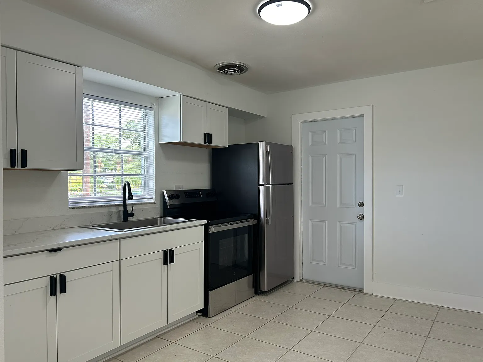 2 bed, 775 sqft, $1,600 — Photo 4