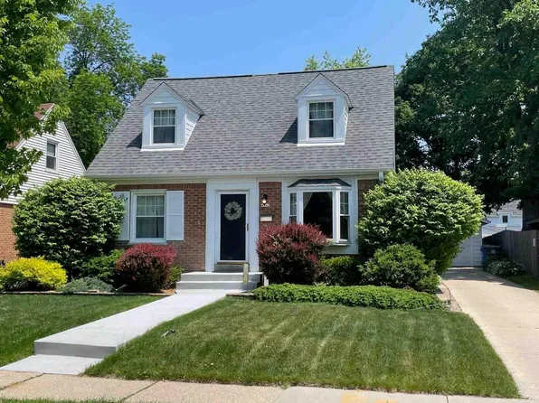 4942 N Berkeley Blvd, Whitefish Bay, WI 53217