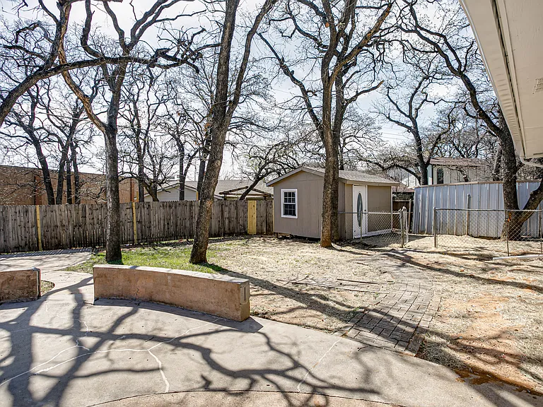 812 Stratford Dr — Photo 25