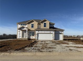 9002 N Poplar Ave, Kansas City, MO 64156