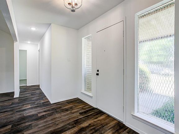 3rd image of 3207 Avon Dr