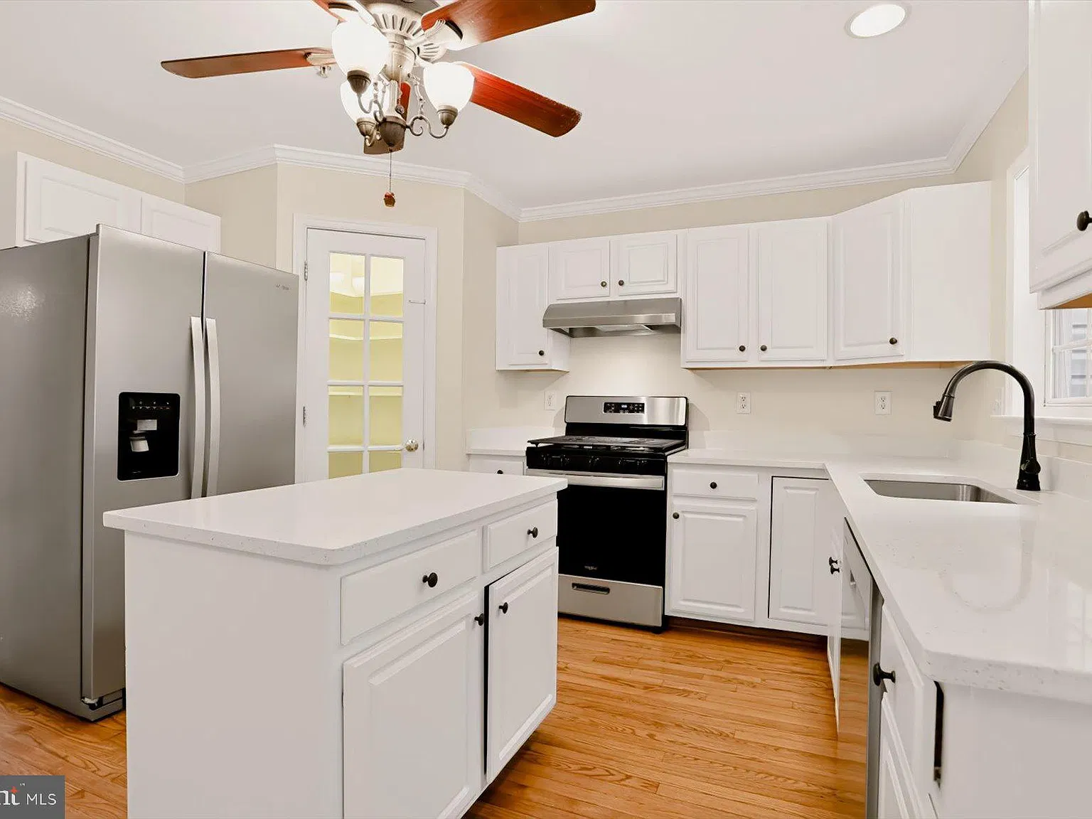 4 bed, 3.5 bath, 1476 sqft, $2,800 — Photo 2