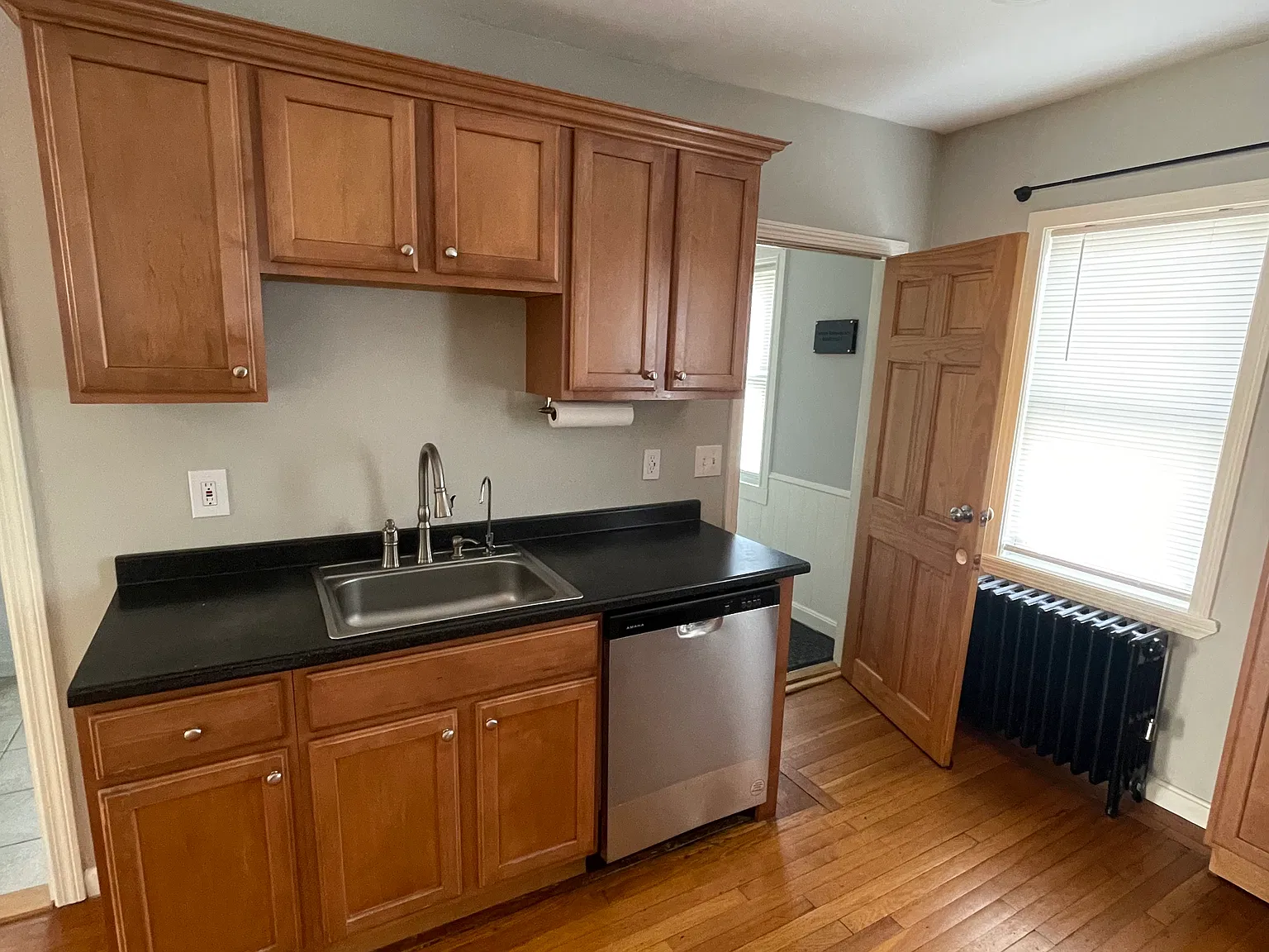 884 River Ave — Photo 2