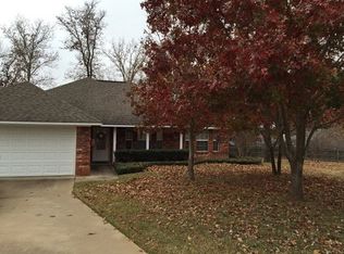 109 Oakwood Ct, Palestine, TX 75801