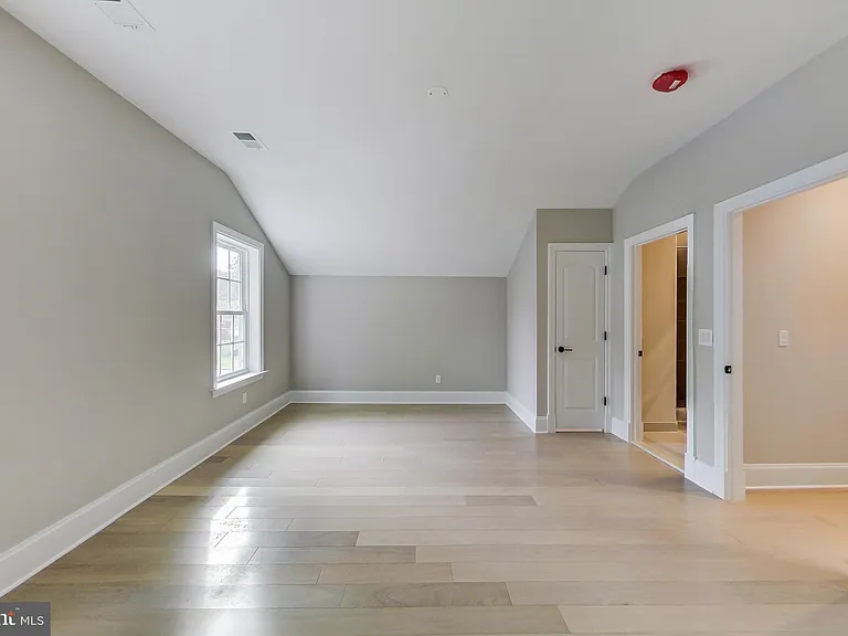 3104 Sleepy Hollow Rd — Photo 38