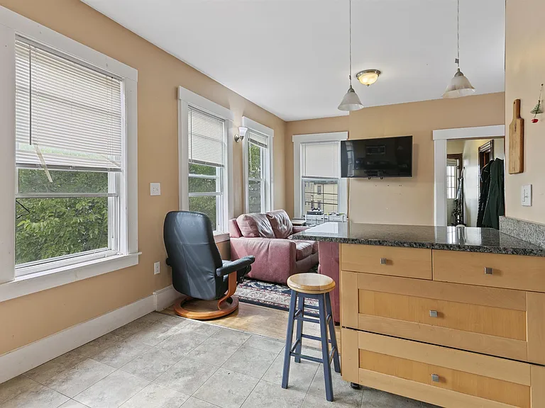32 William St #2 — Photo 9