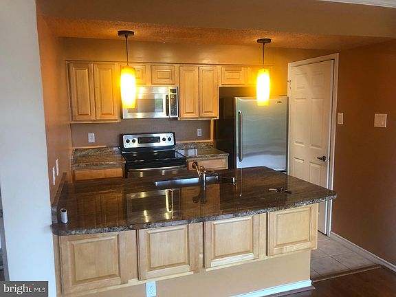 2nd image of 1524 Lincoln Way APT 235
