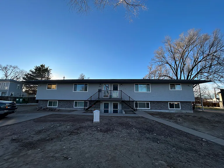 1060 W Abriendo Ave #C — Photo 6