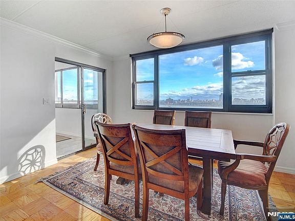 3rd image of 250 Gorge Rd APT 17L