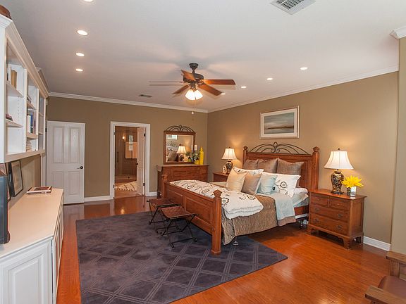 3rd image of 130 Clubhouse Dr