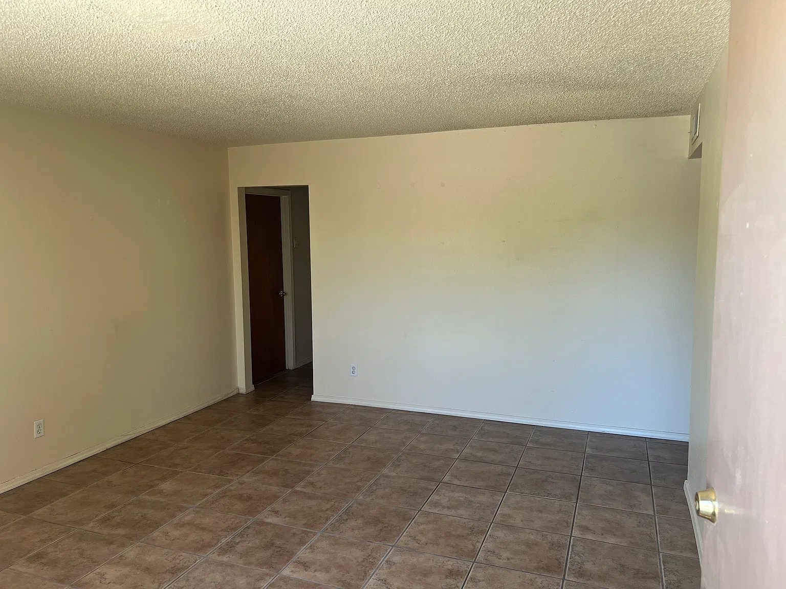 1 bd / 1ba Ed Unit in Great NE Heights Neighborhood — Photo 4