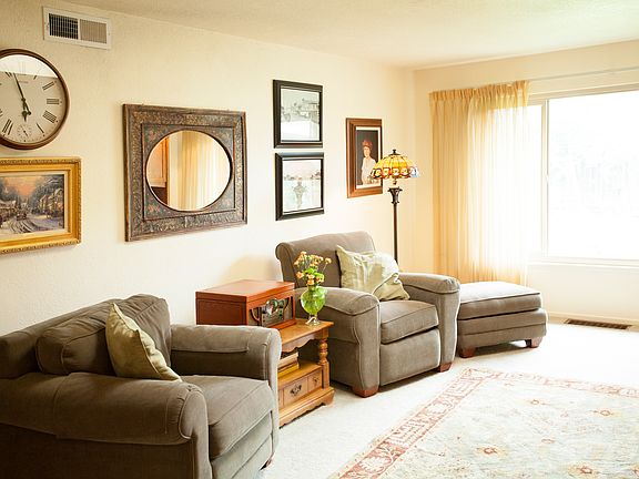 3rd image of 6767 Golf View Dr