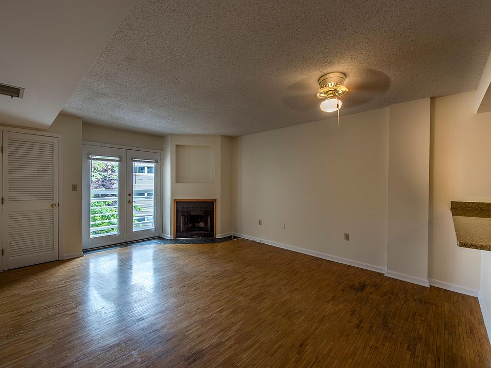 2nd image of 390 Franklin St #7