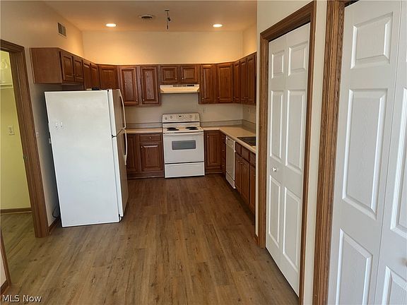 3rd image of 49092 Eagle Dr
