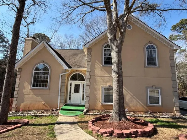 9491 Lakeview Ct, Douglasville, GA 30135