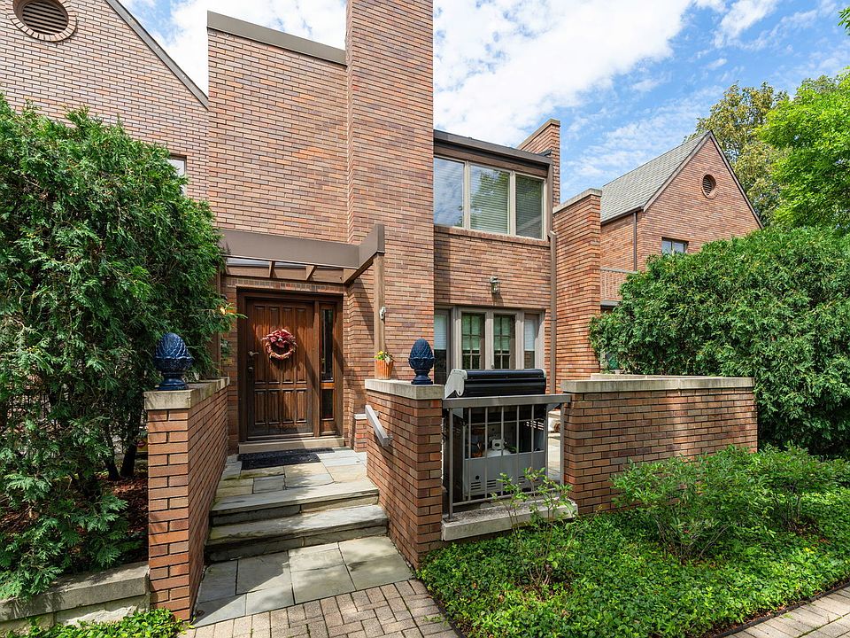 1st image of 504 Burr Oak Pl #504