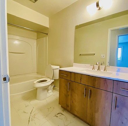 Updated Spruce Full Bath