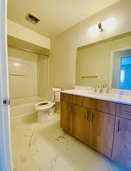 Updated Spruce Full Bath