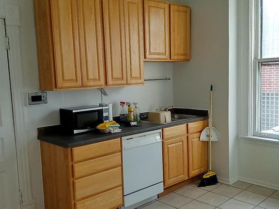 2nd image of 1848 N Hoyne Ave APT 2R