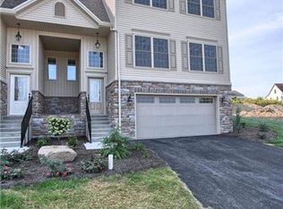 35 Crest Vw, Carlisle, PA 17013