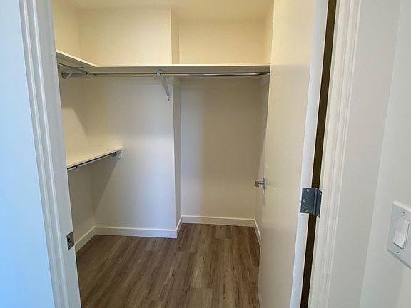 4th image of 5327 Hermitage Ave #311