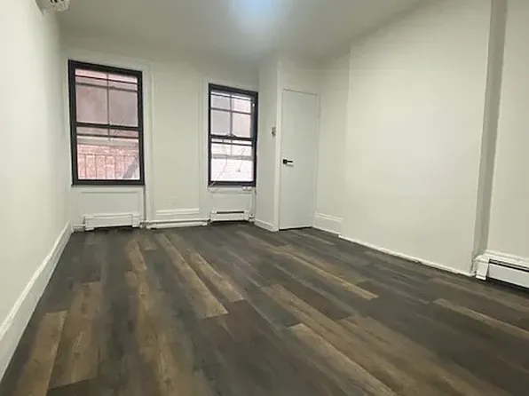 246 W 4th St APT 3, New York, NY 10014
