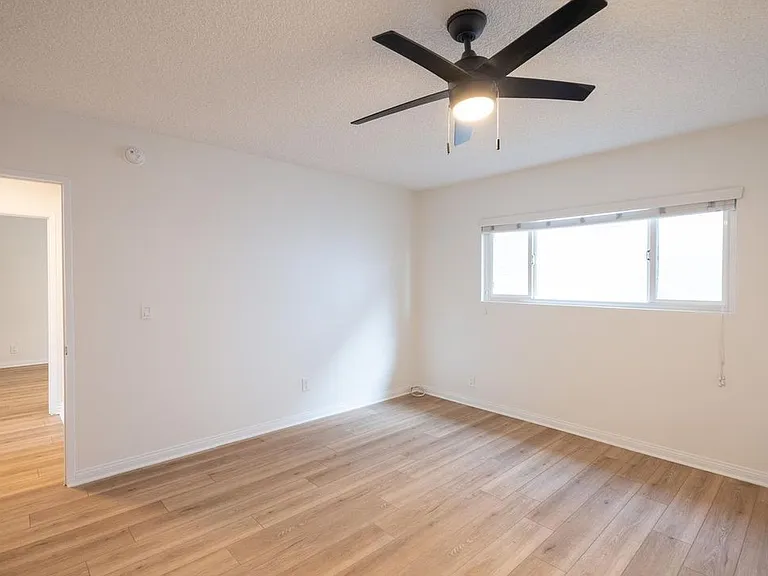14857 Hartsook St #6 — Photo 23