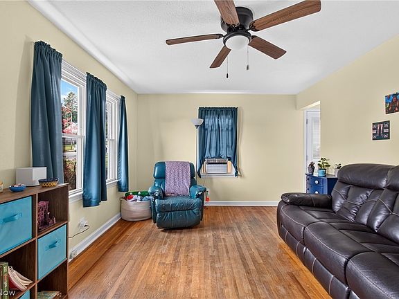 5th image of 1611 32nd St NE