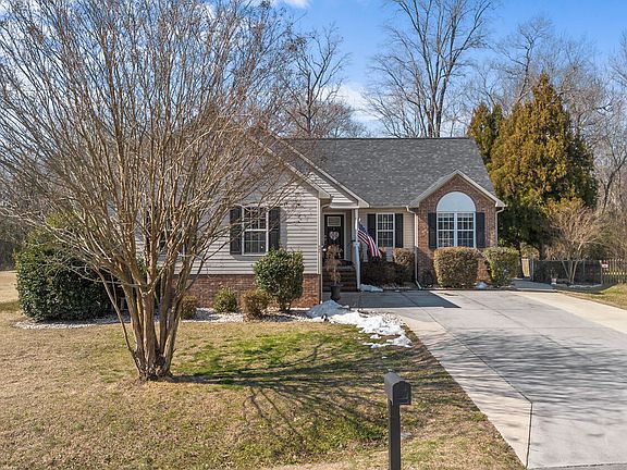 2nd image of 131 Forest Bluff Drive