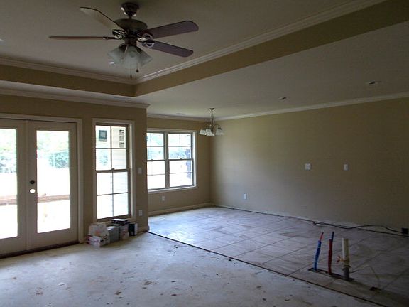 3rd image of 212 Thistlewood Dr