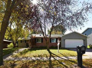 1925 Arlington Dr, Oshkosh, WI 54904