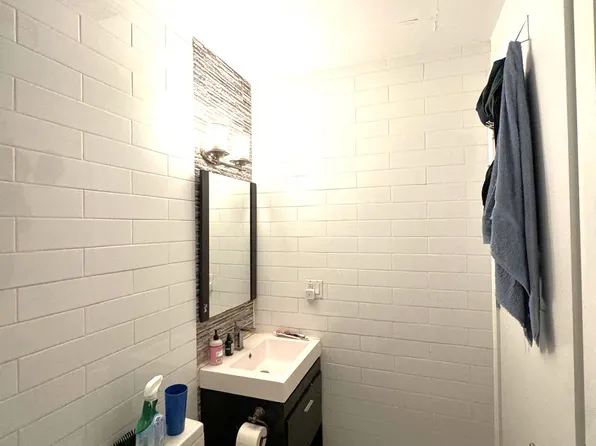 365 Tompkins Avenue image 13 of 14