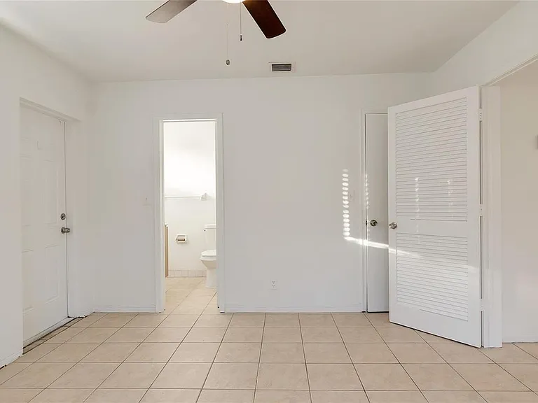 709 SE 15th St #1 — Photo 18