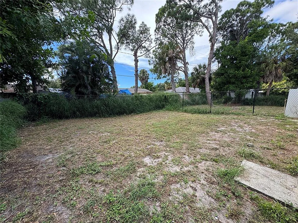 2 bed, 1.0 bath, 1512 sqft, $1,800 — Photo 3