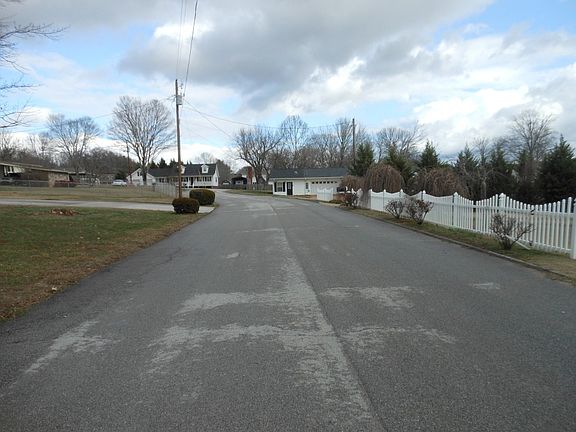 4th image of 8349 Savannah Ln