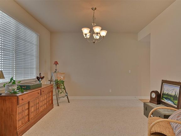 4th image of 16950 Hughes Dr