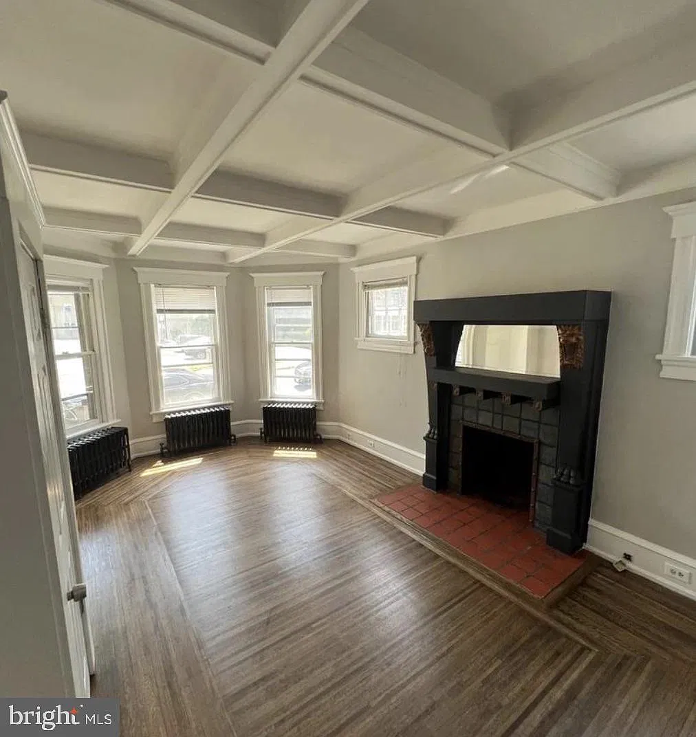 3 bed, 2.5 bath, 1200 sqft, $2,050 — Photo 4