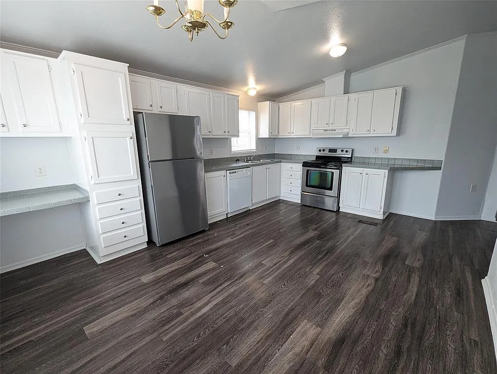 3 bed, 2.0 bath, 1232 sqft, $1,600 — Photo 1