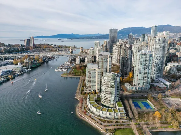 1515 Homer Mews #1903, Vancouver, BC V6Z 3E8