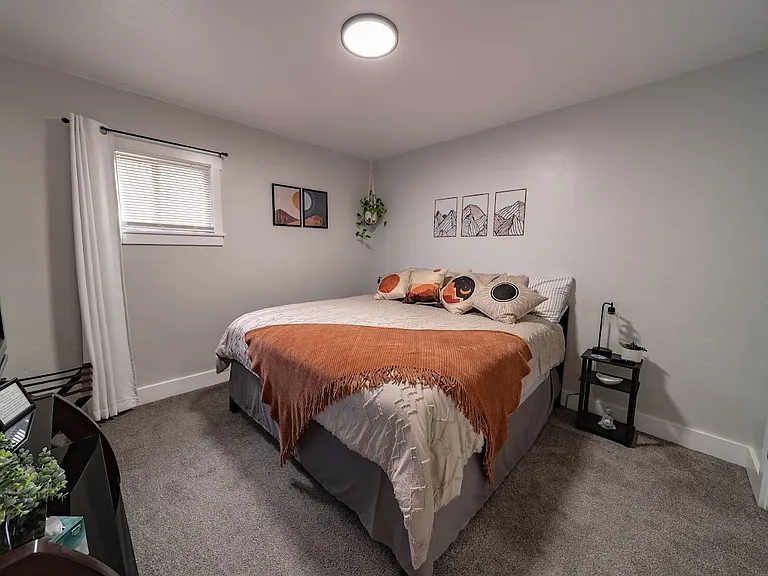 119 N 200 E — Photo 14