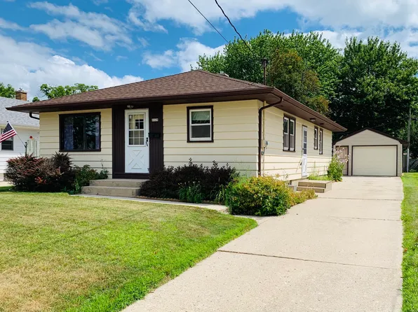 2229 S 11th St, Manitowoc, WI 54220