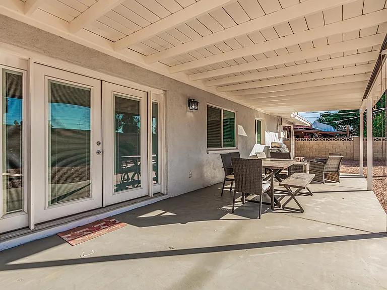 733 E Geneva Dr — Photo 24