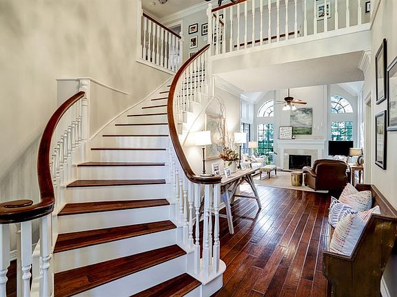 2nd image of 1923 Tawny Oaks Dr