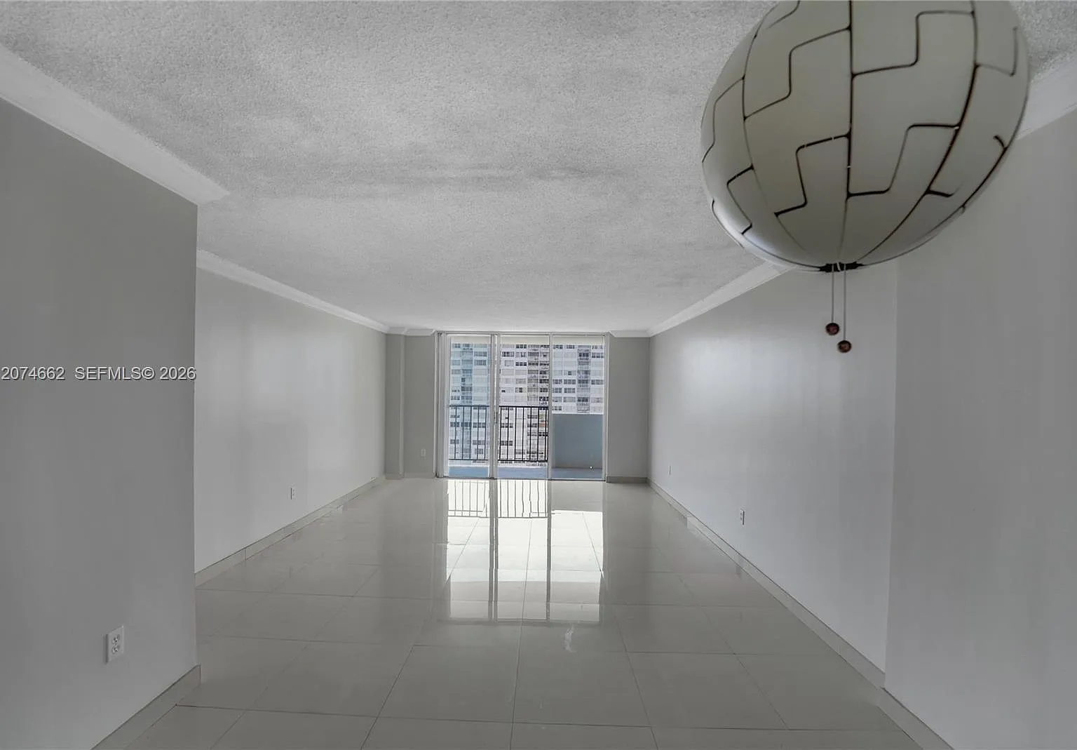 Commodore Plaza Condo — Photo 4