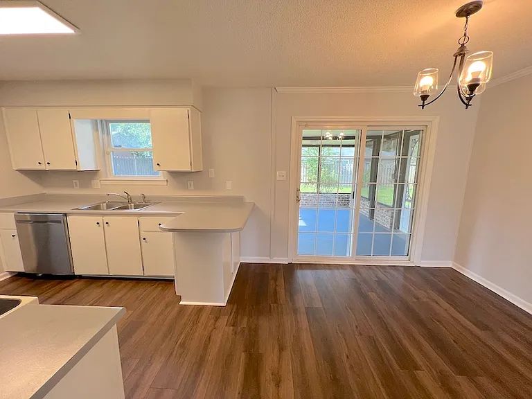 123 Davidson Ave — Photo 6