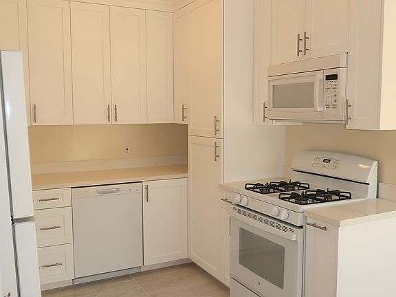 5th image of 511 Montana Ave APT 3